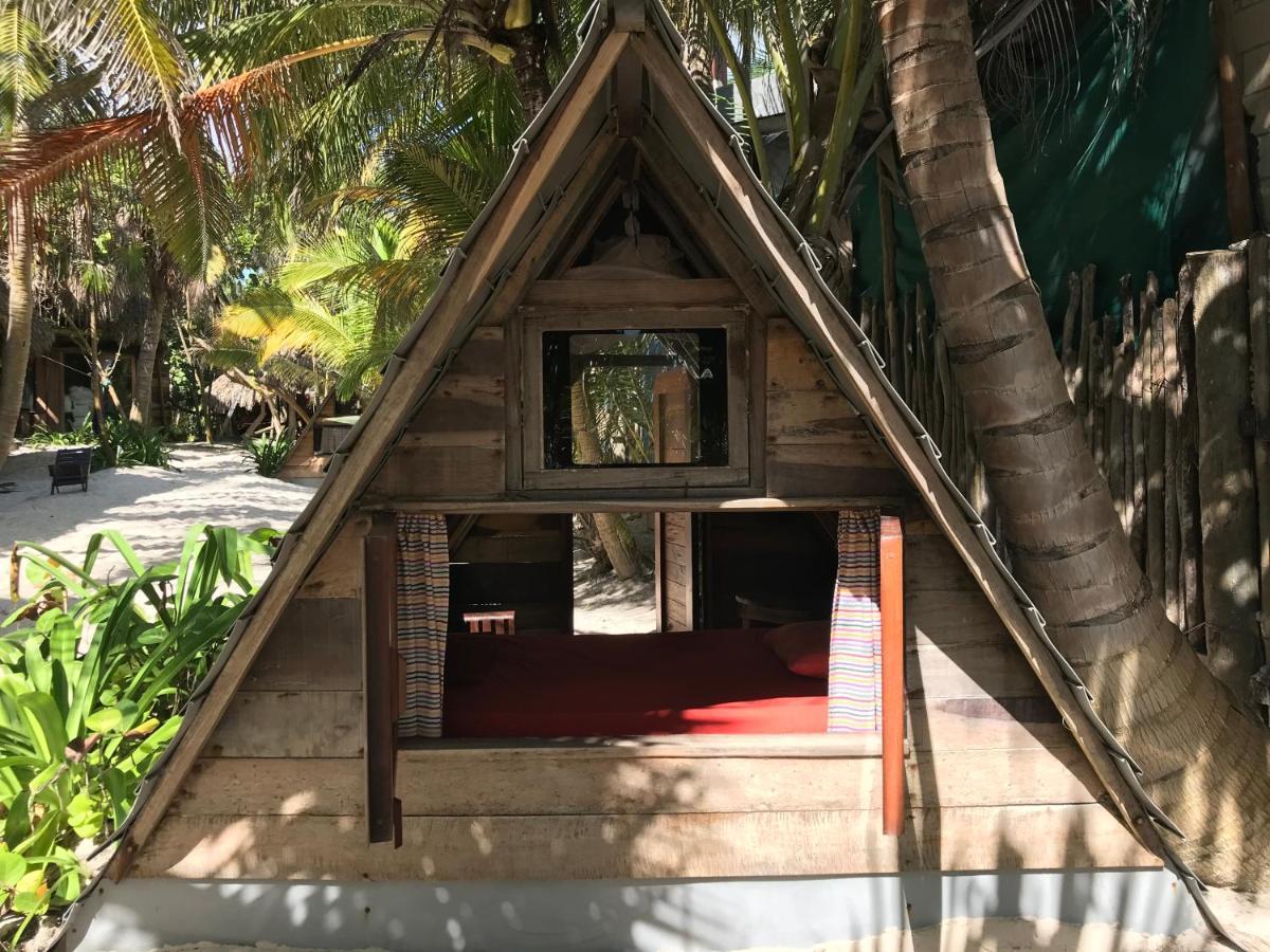 Chavez Eco Beach Camping And Cabanas トゥルム エクステリア 写真